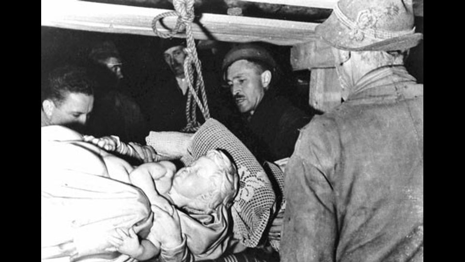 Il recupero della Madonna di Bruges dalla miniera di Altaussee nel 1945