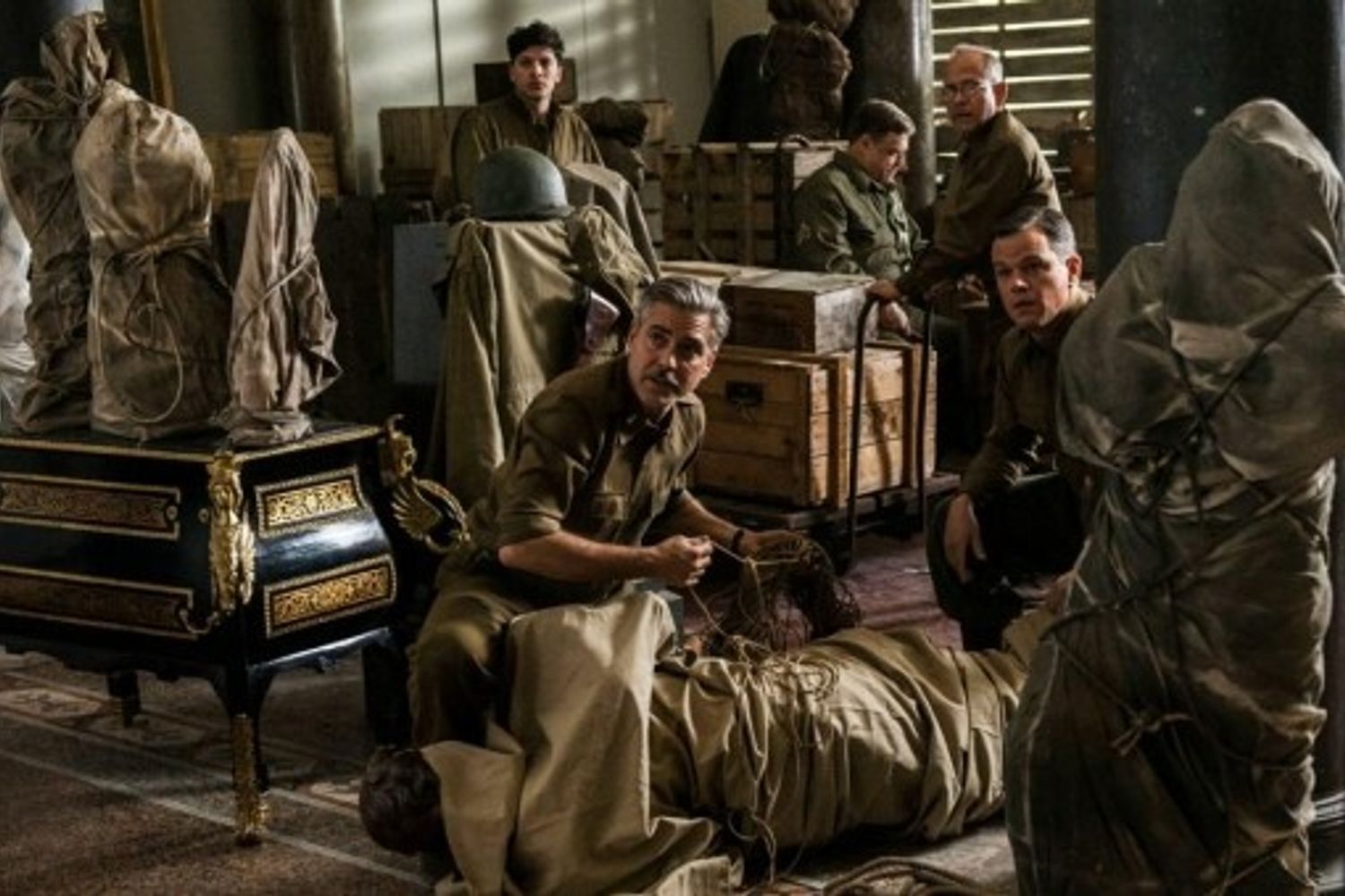 Una scena del film 'Monuments men' con George Clooney