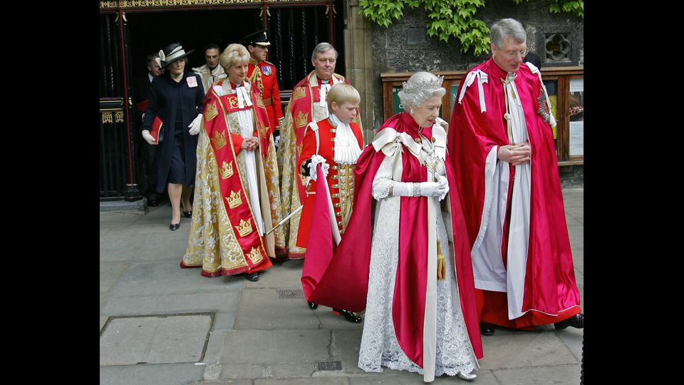 La regina Elisabetta II lascia l'Abbazia di Westminster dopo la riunione dell'ordine del servizio Bagno, il 17 maggio 2006. L'Ordine risale al 1725, la regina ne &egrave; Sovrano e il principe Carlo il suo Gran Maestro&nbsp;