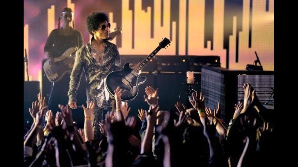 &nbsp; Addio alla popstar Prince, il genio di Minneapolis&nbsp;(foto Instagram e Facebook)