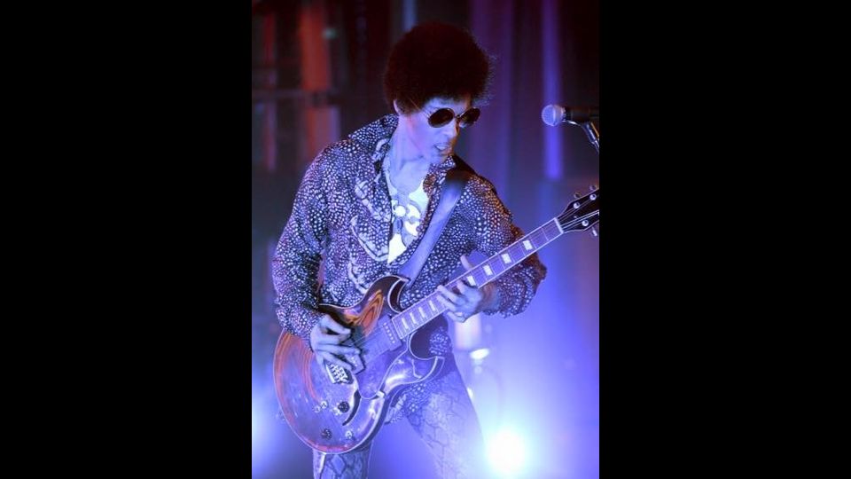 &nbsp; Addio alla popstar Prince, il genio di Minneapolis&nbsp;(foto Instagram e Facebook)