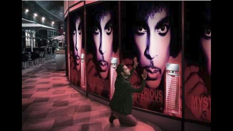 &nbsp; Addio alla popstar Prince, il genio di Minneapolis&nbsp;(foto Instagram e Facebook)