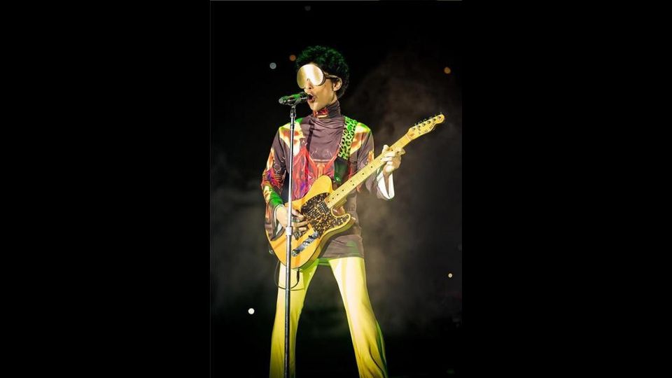 &nbsp; Addio alla popstar Prince, il genio di Minneapolis&nbsp;(foto Instagram e Facebook)