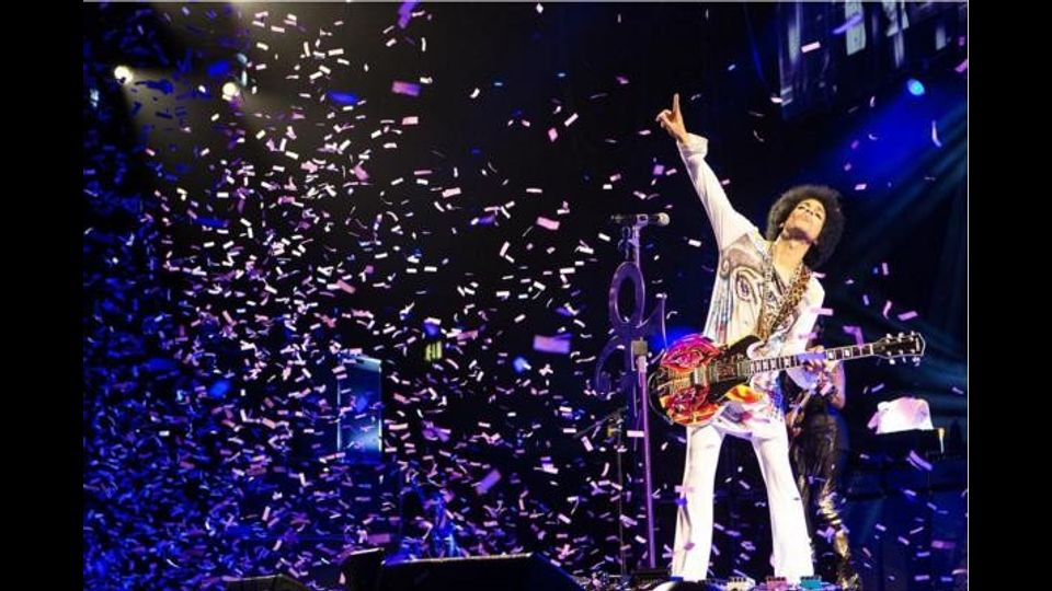 &nbsp; Addio alla popstar Prince, il genio di Minneapolis&nbsp;(foto Instagram e Facebook)