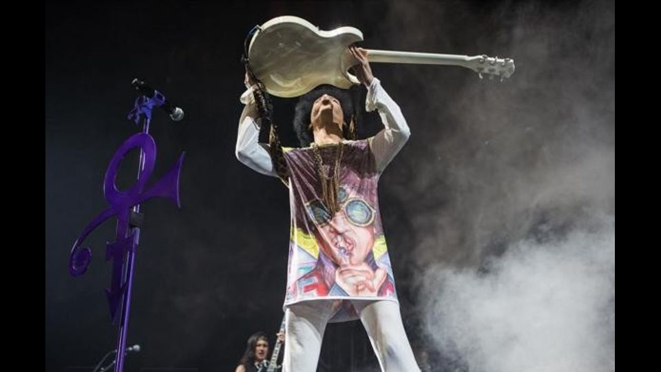 &nbsp; Addio alla popstar Prince, il genio di Minneapolis&nbsp;(foto Instagram e Facebook)