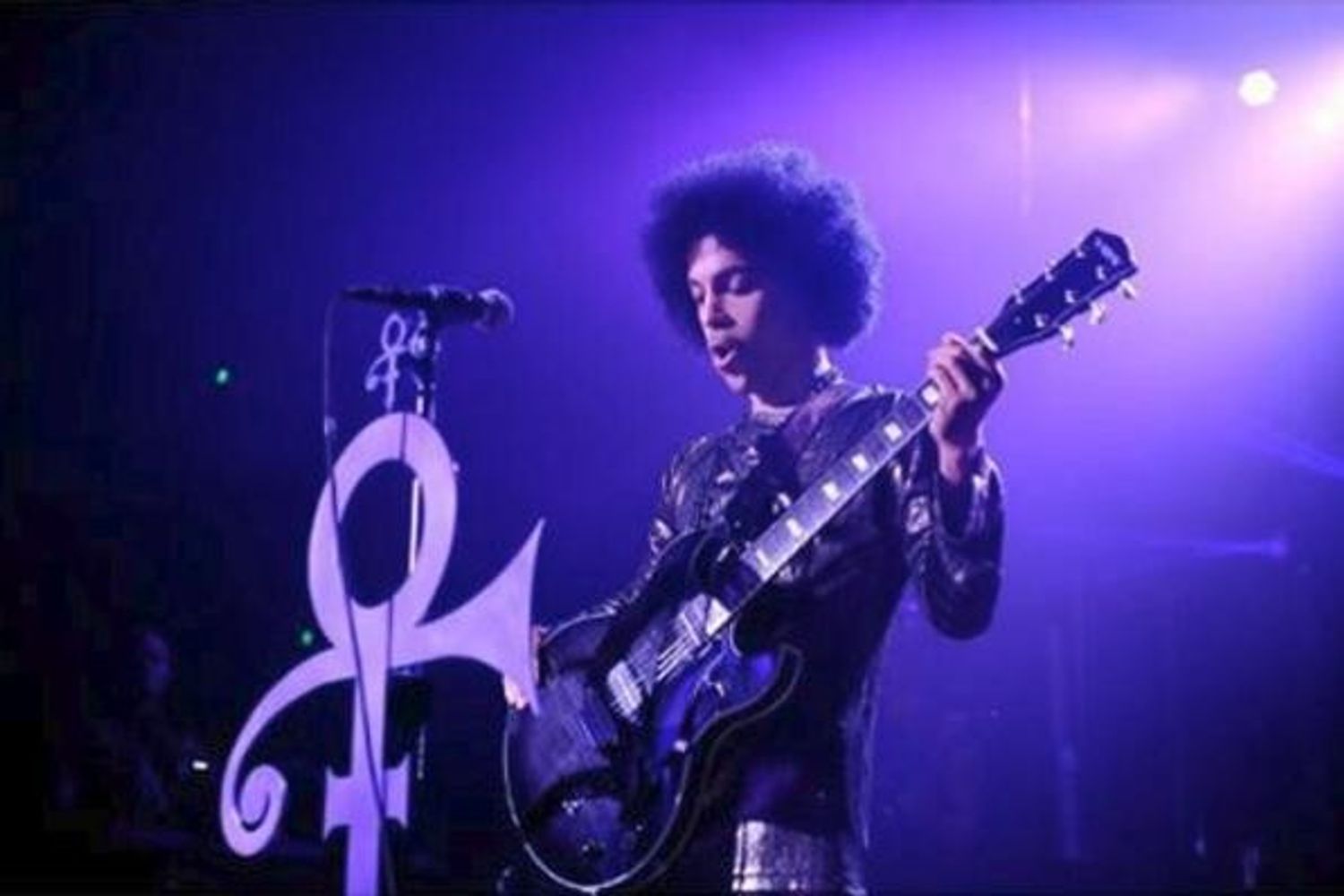 &nbsp; Addio alla popstar Prince, il genio di Minneapolis&nbsp;(foto Instagram e Facebook)