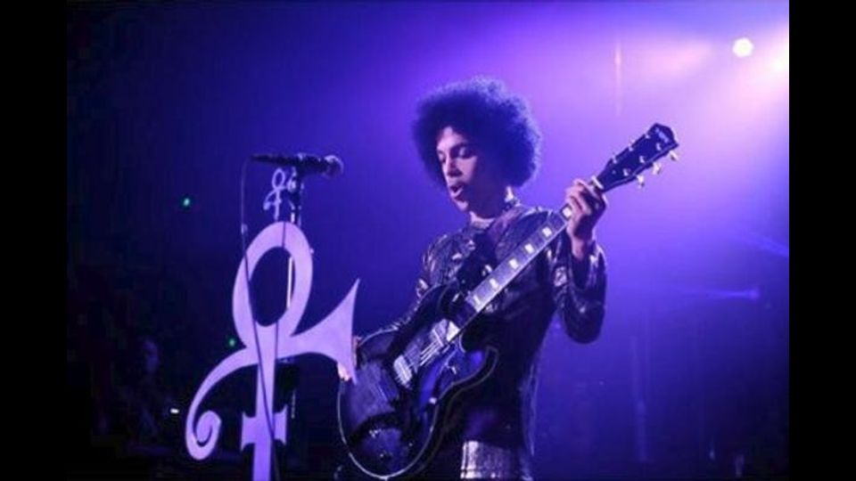 &nbsp; Addio alla popstar Prince, il genio di Minneapolis&nbsp;(foto Instagram e Facebook)