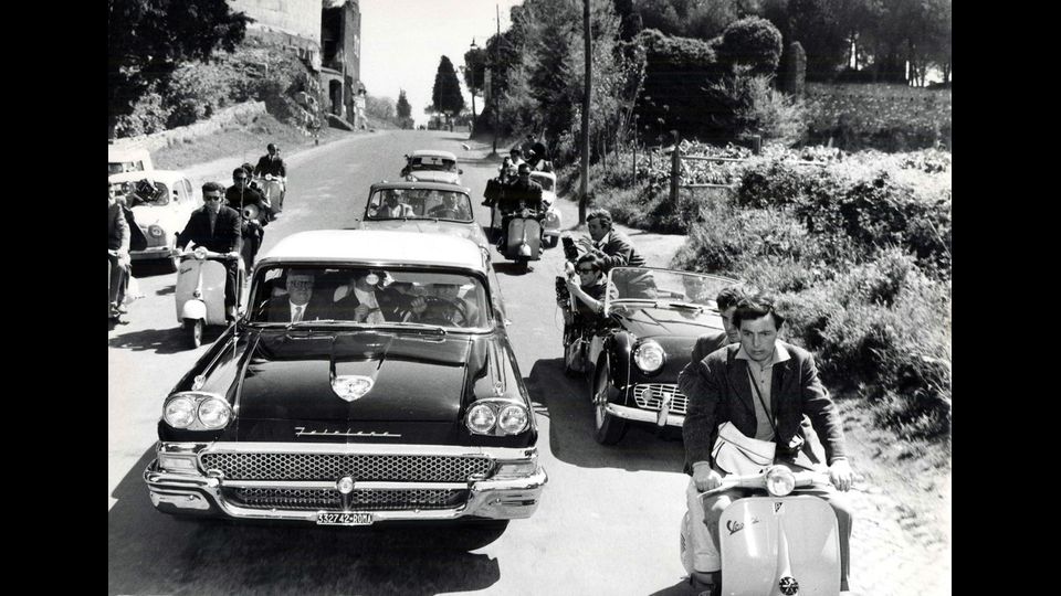 La Vespa nel film 'La dolce vita' di Federico Fellini (1959)