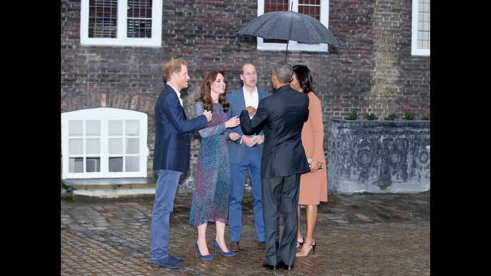 Gli Obama accolti dai duchi di Cambridge e dal principe Harry&nbsp;