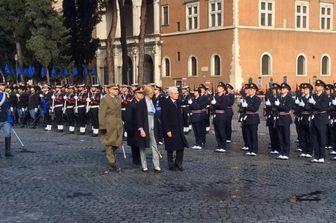 &nbsp;Mattarella e Pinotti altare della Patria festa della liberazione - twitter difesa