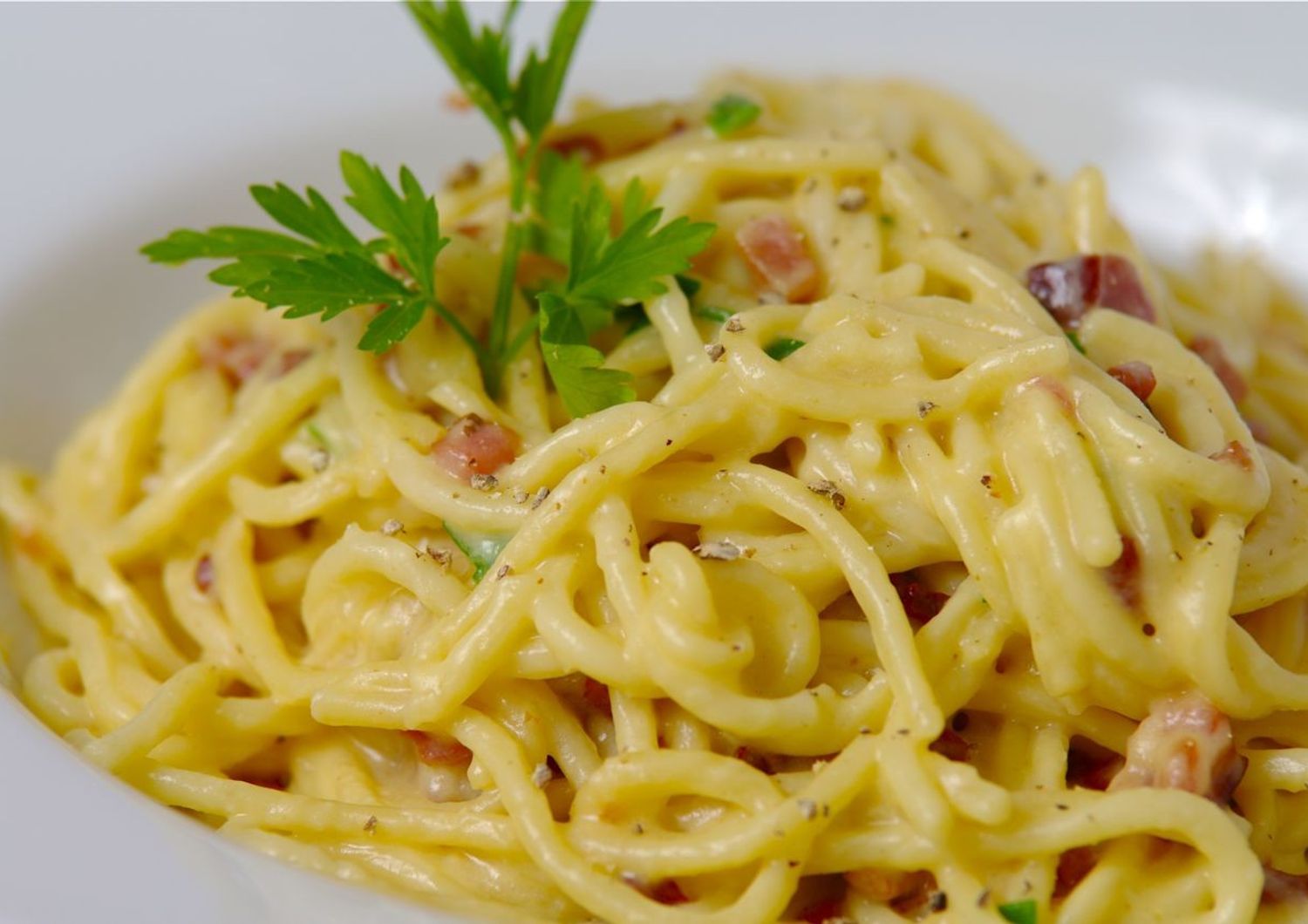 Pasta alla carbonara con panna