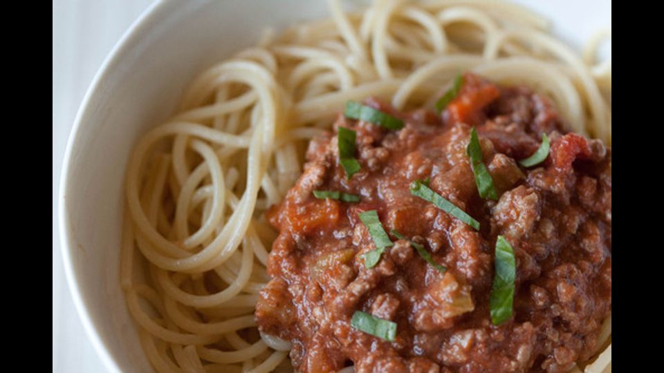 Spaghetti alla bolognese: quelli serviti all'estero, soprattutto in Inghilterra, non hanno nulla a che vedere con il tipico piatto emiliano - (la denuncia del Dossier Coldiretti)