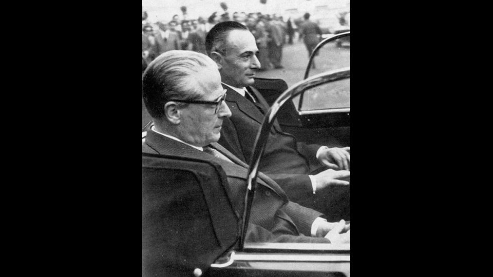 Enrico Mattei e il presidente della Repubblica Giovanni Gronchi in visita a Metanopoli, 1956