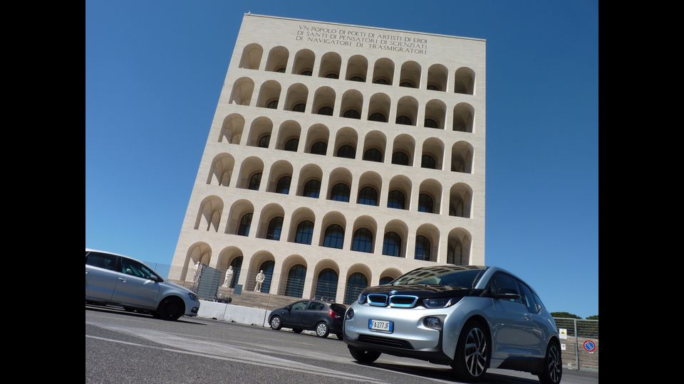 Bmw i3, ottima tenuta di strada 0-100 in 7,9 s.&nbsp;