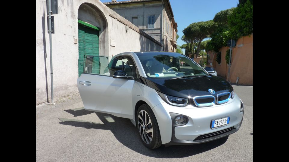 Bmw i3, buona autonomia solo in modalit&agrave; ECO-PRO&nbsp;