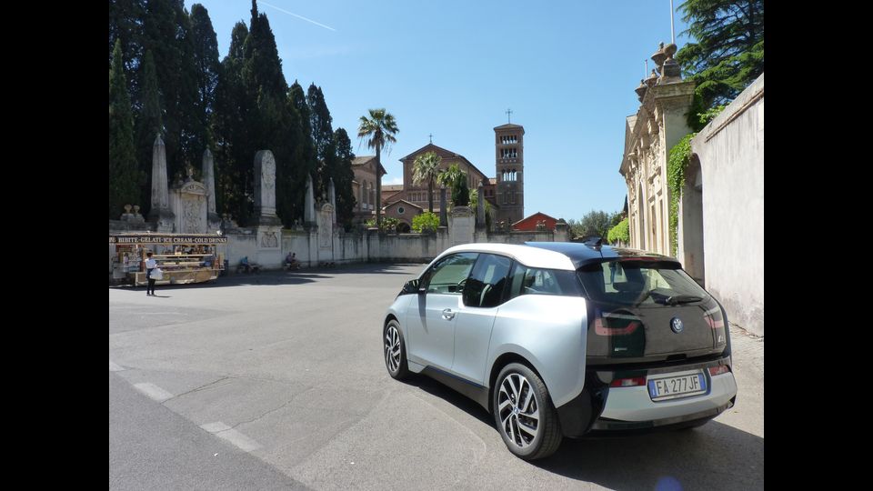 Bmw i3, la prova su strada a Piazza dei Cavalieri di Malta&nbsp;