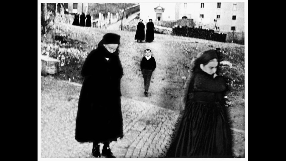 Da Scanno (1959).  Foto realizzate a Scanno in Abruzzo &copy; Archivio Mario Giacomelli, Senigallia&nbsp;