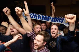 Leicester in festa per la vittoria del campionato inglese (Afp) &nbsp;