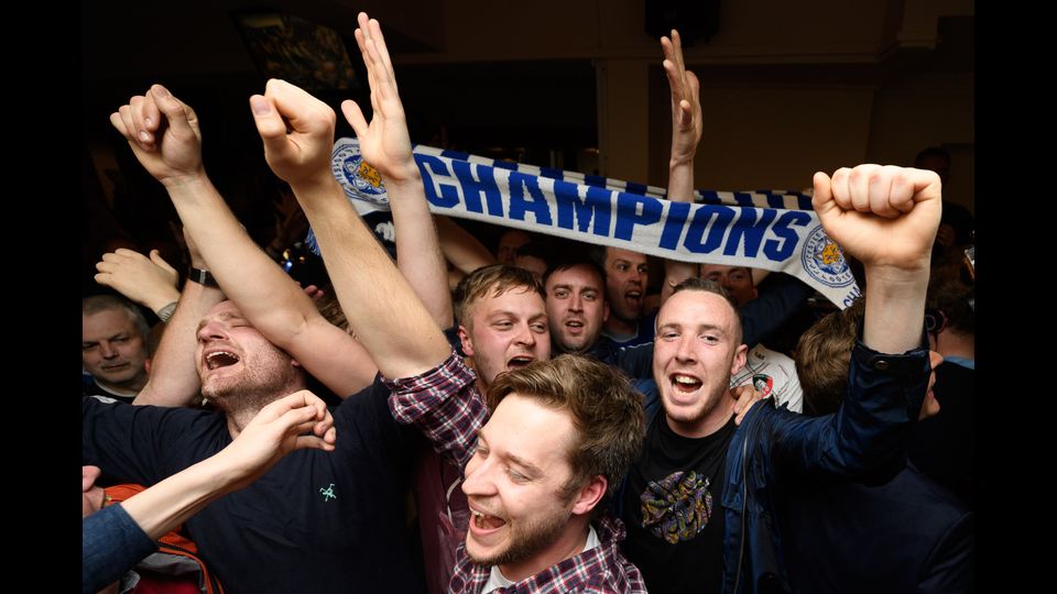 Leicester in festa per la vittoria del campionato inglese (Afp) &nbsp;