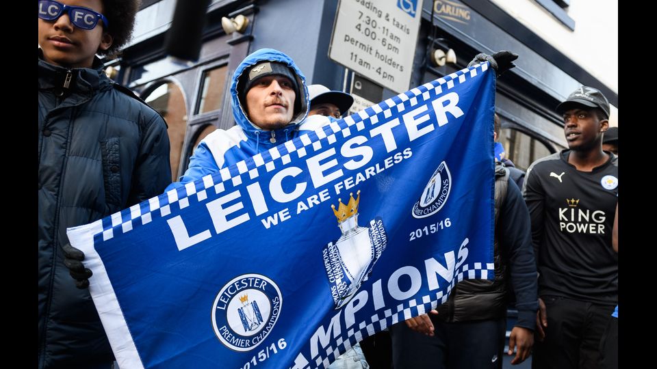 Leicester in festa per la vittoria del campionato inglese (Afp)&nbsp;