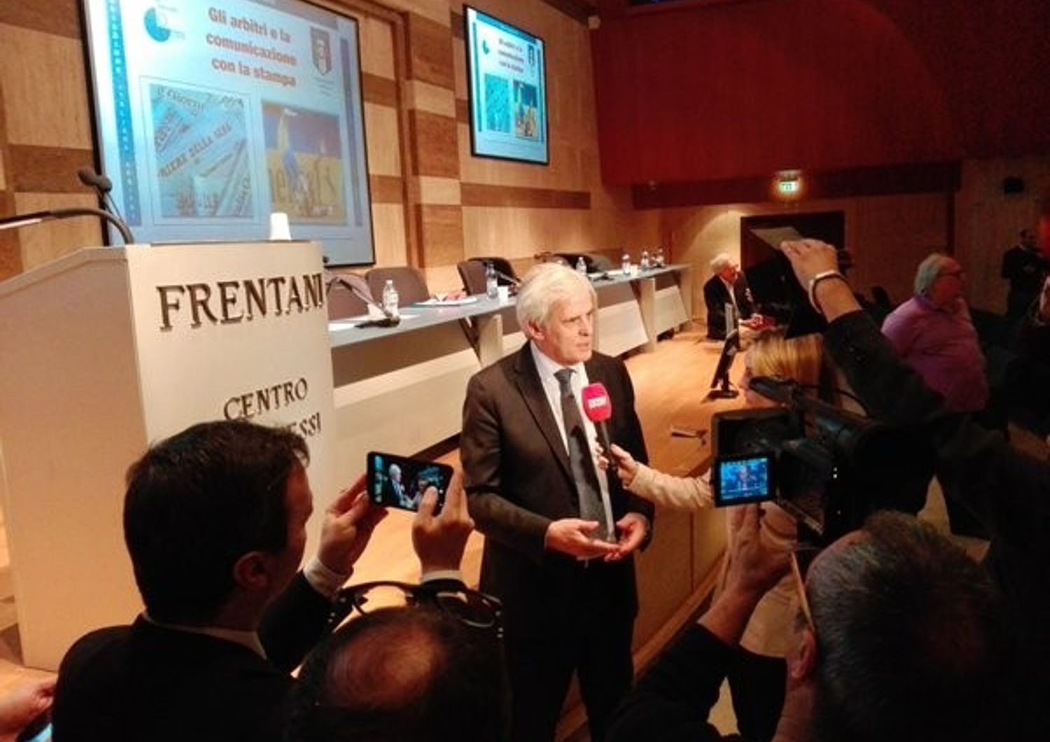 Centro congressi Frentani, incontro Marcello Nicchi con i giornalisti (twitter Aia)&nbsp;