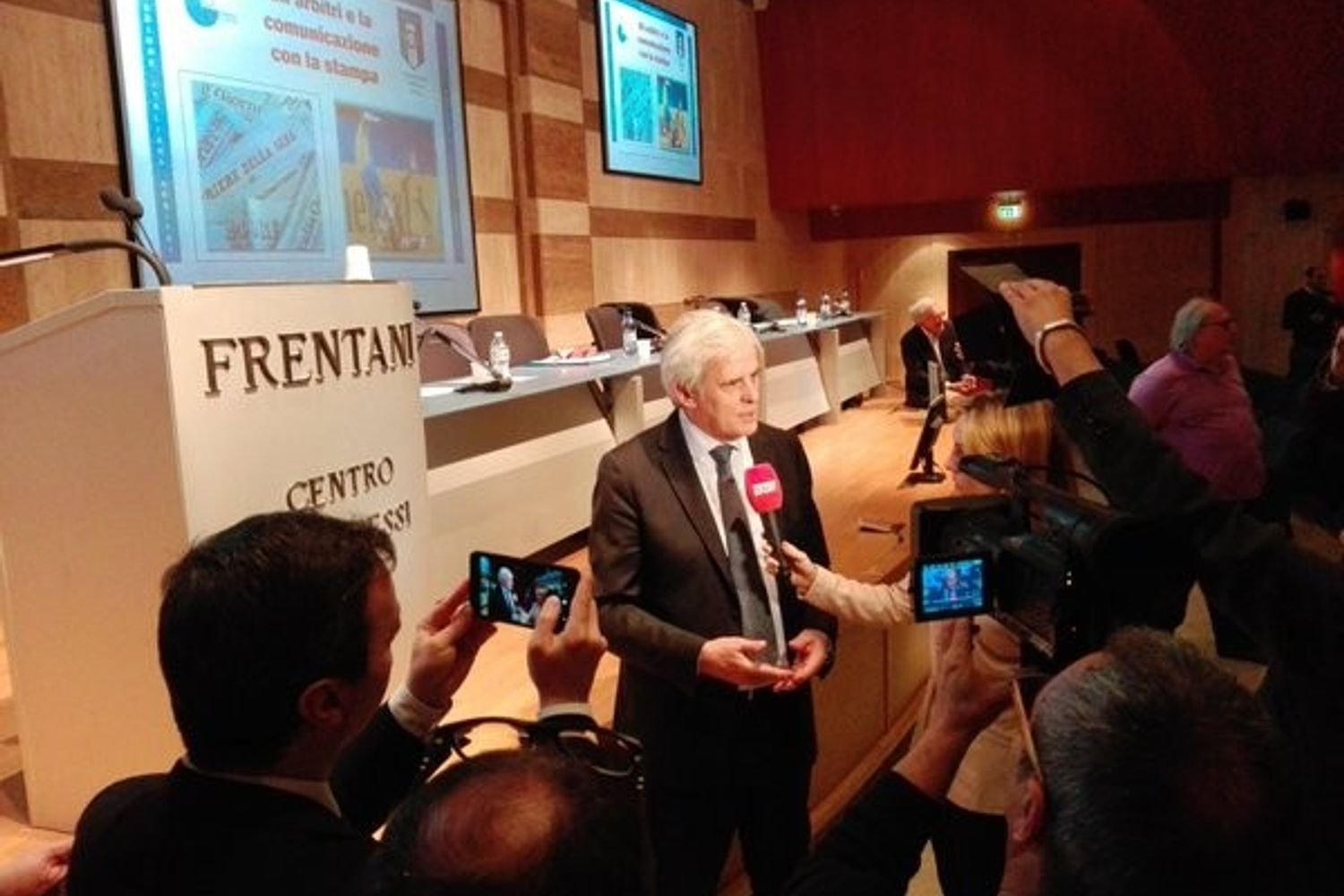 Centro congressi Frentani, incontro Marcello Nicchi con i giornalisti (twitter Aia)&nbsp;