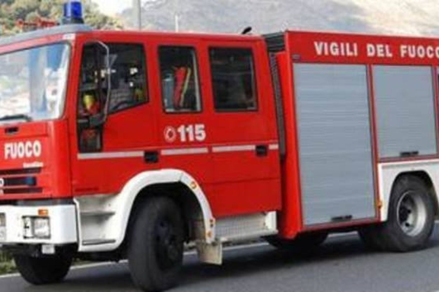 &nbsp; vigili del fuoco automezzo