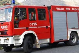 &nbsp; vigili del fuoco automezzo