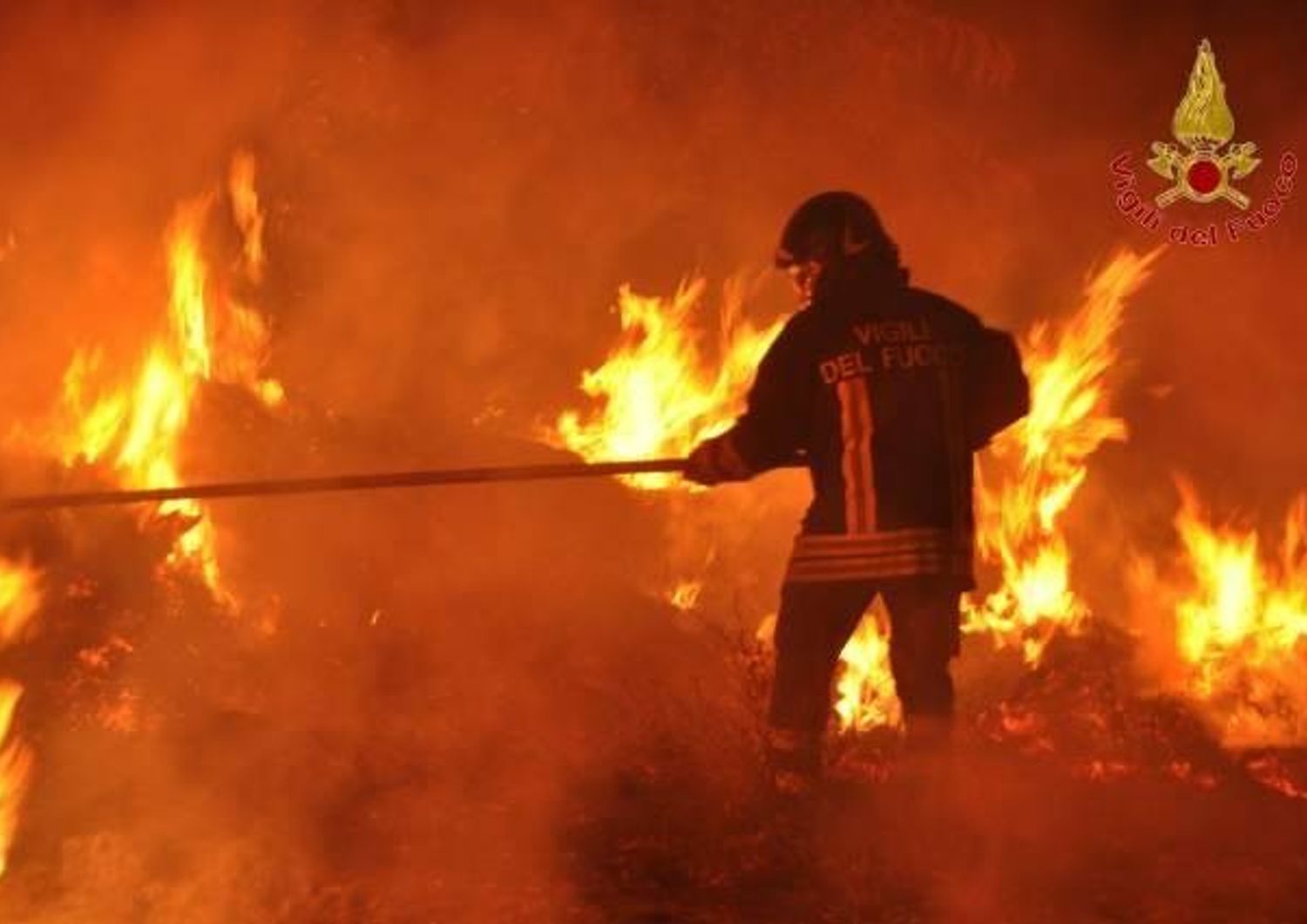 &nbsp; &nbsp;vigili del fuoco incendio pompieri