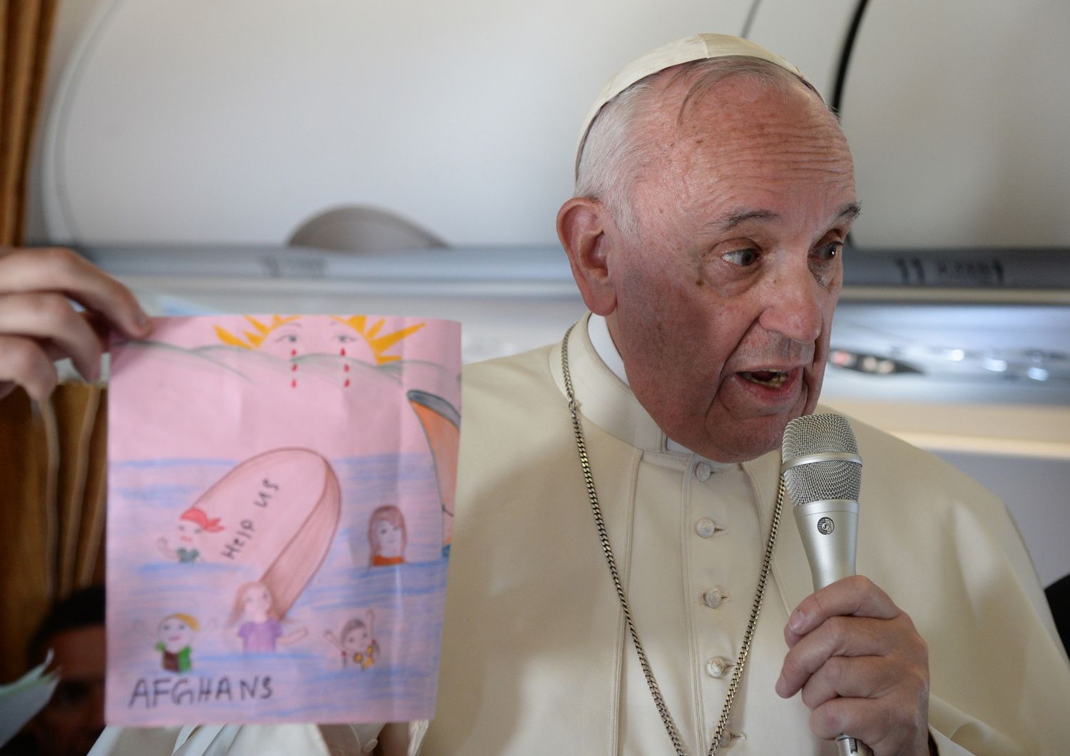 papa francesco disegno bimbi immigrati Lesbo sole che piange bambini (Afp)&nbsp;