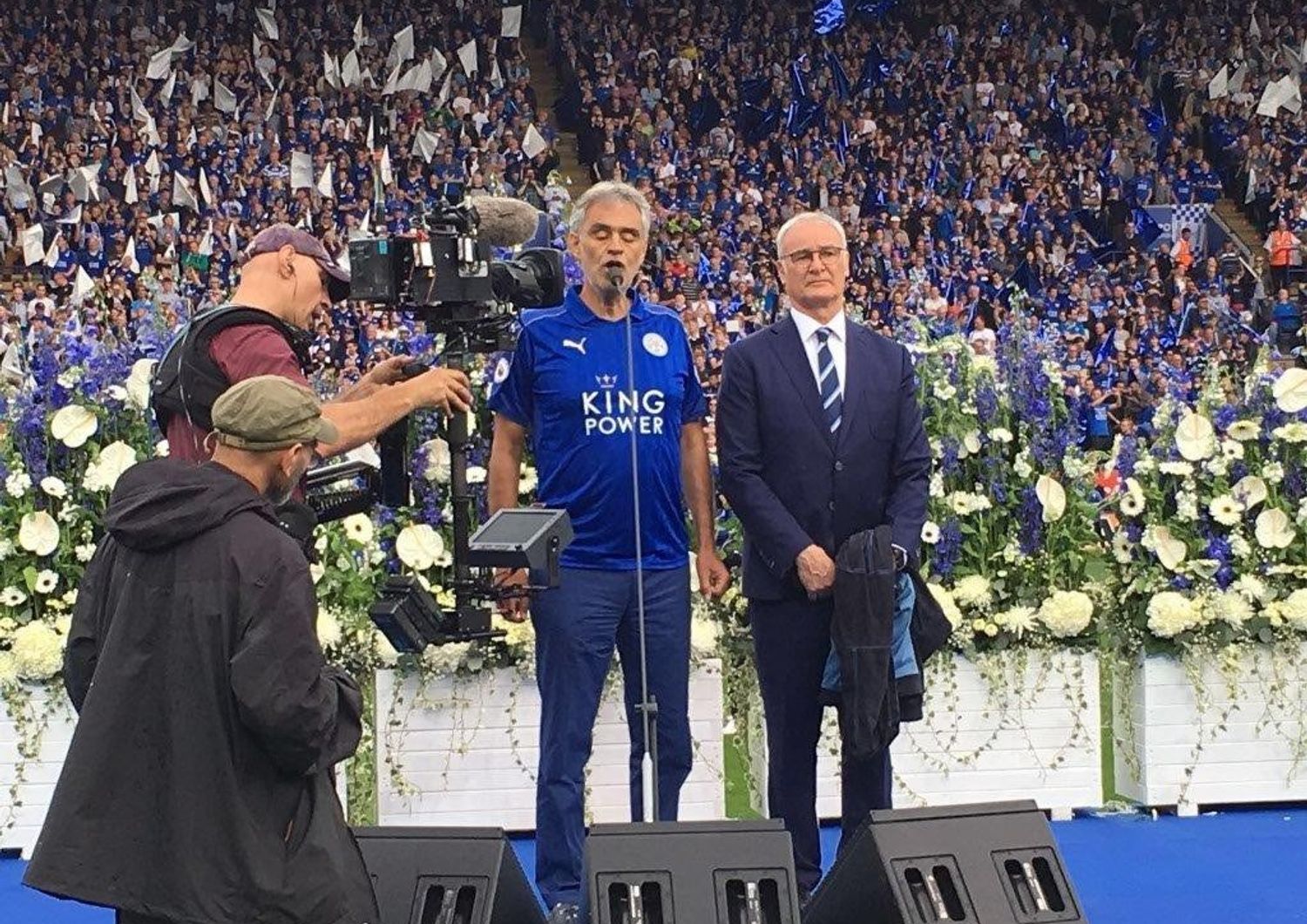 &nbsp;Bocelli canta per Leicester e Ranieri allo stadio