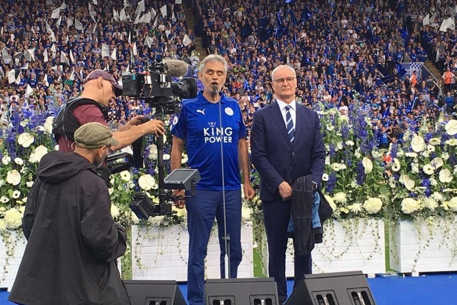 &nbsp;Bocelli canta per Leicester e Ranieri allo stadio