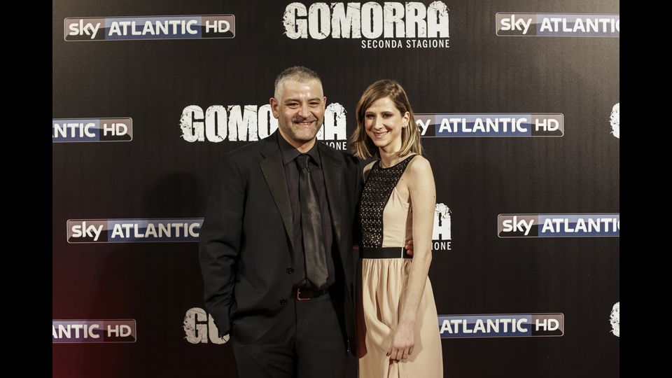 &nbsp;Gomorra 2, nella foto Fortunato Cerlino con la moglie. La serie tv tratta dal libro di Roberto Saviano riparte stasera su Sky Atlantic