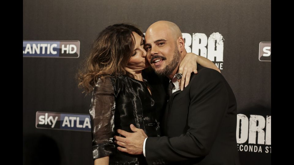 &nbsp;Gomorra 2, nella foto Maria Pia Calzone con Marco D'Amore. La serie tv tratta dal libro di Roberto Saviano riparte stasera su Sky Atlantic