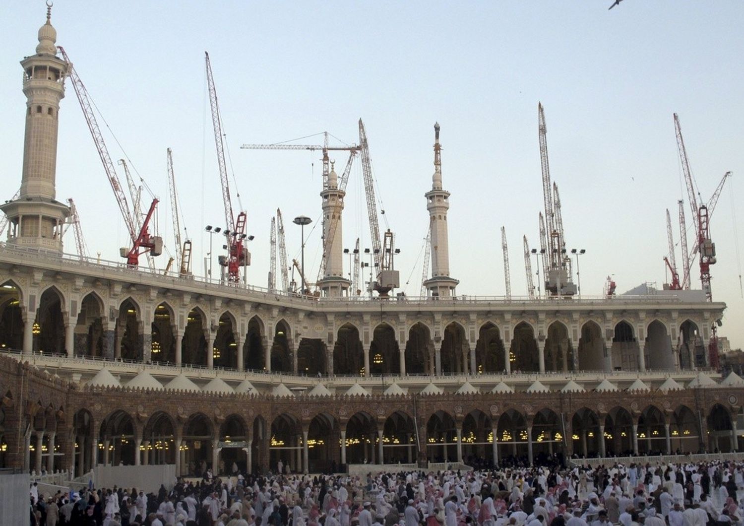 Sciagura alla Mecca: gru si abbatte sulla Grande Moschea, 107 morti e 238 feriti