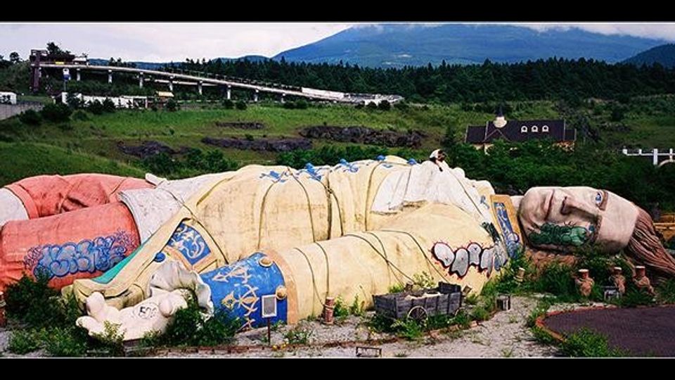 Gulliver's Kingdom Theme Park, vicino a Kamikuishiki, Giappone (1997-2001)&nbsp;Il parco e' stato un flop e dopo 4 anni e' stato chiuso per debiti