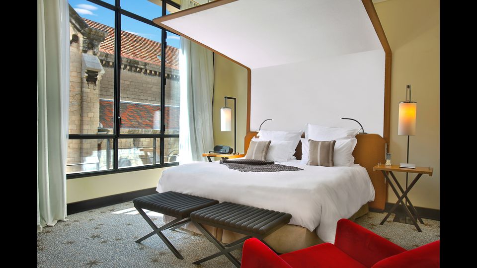 Five Seas Hotel (Booking.com)