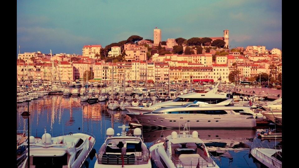Il porto di Cannes (Booking.com)