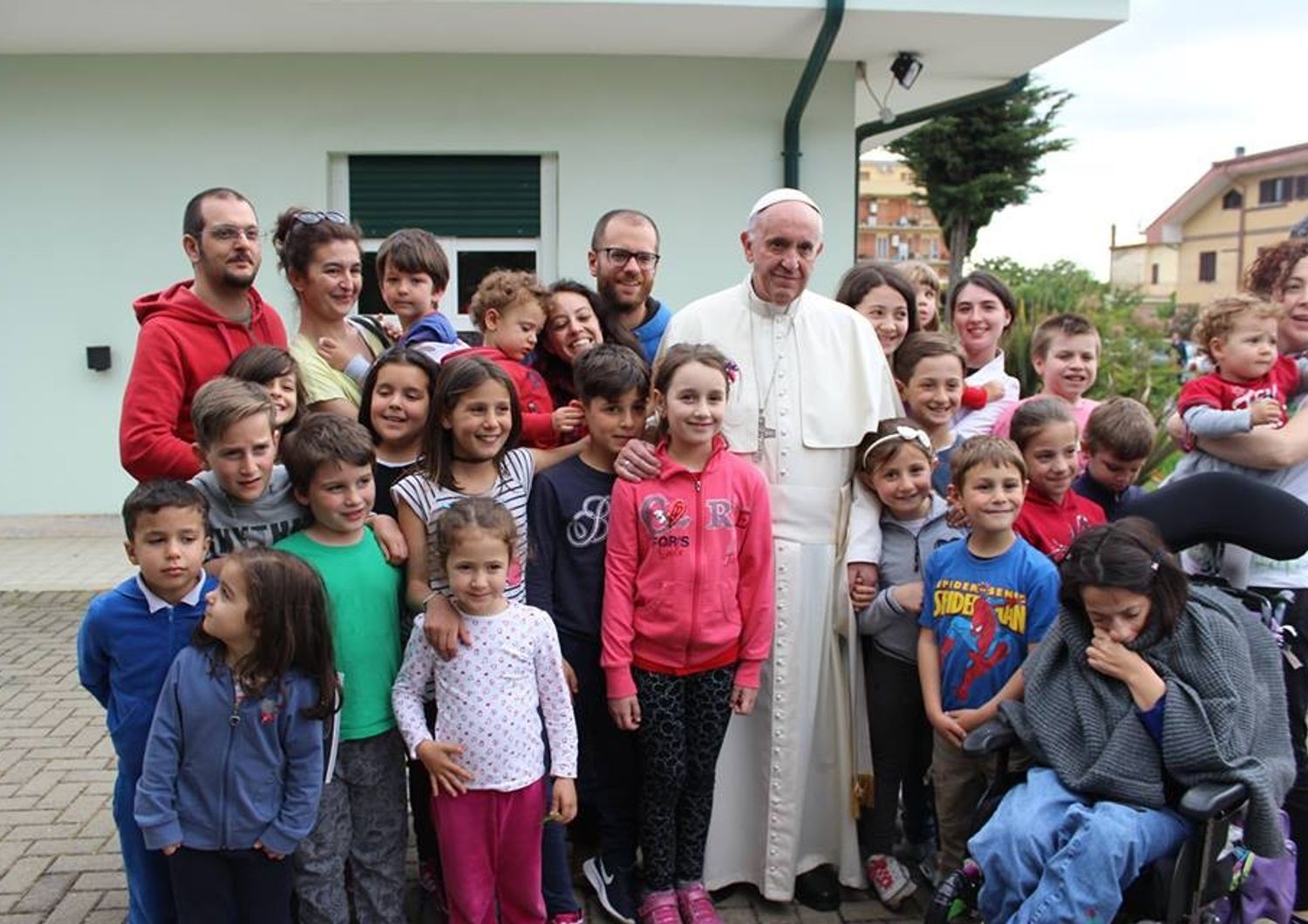 &nbsp;Papa visita comunit&agrave; disabili il chicco di ciampino - fb