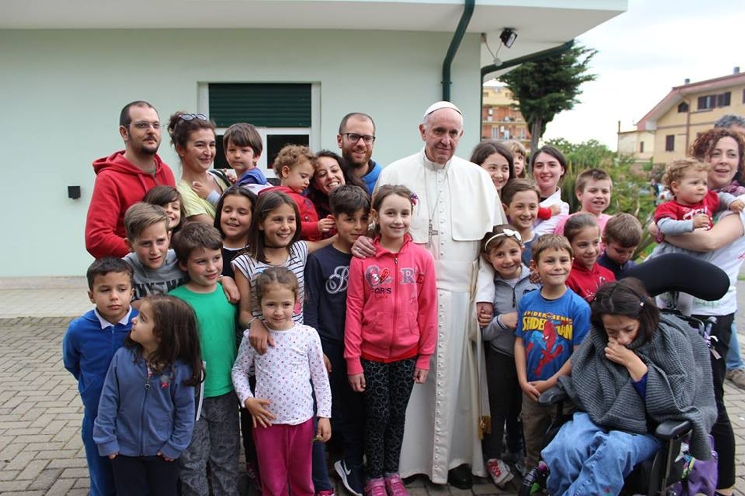 &nbsp;Papa visita comunit&agrave; disabili il chicco di ciampino - fb