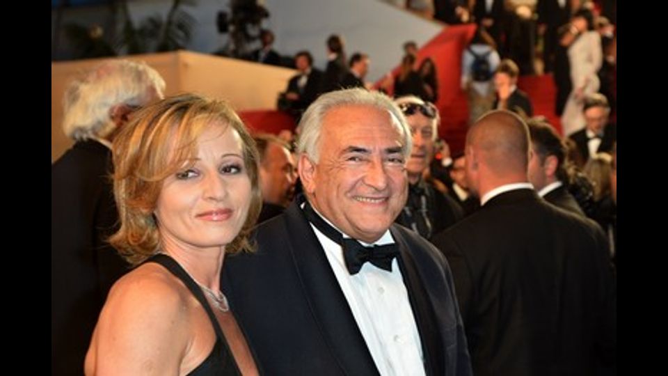 &nbsp;Dominique Strauss-Kahn con la compagna Myriam L'Aouffir (foto Afp)