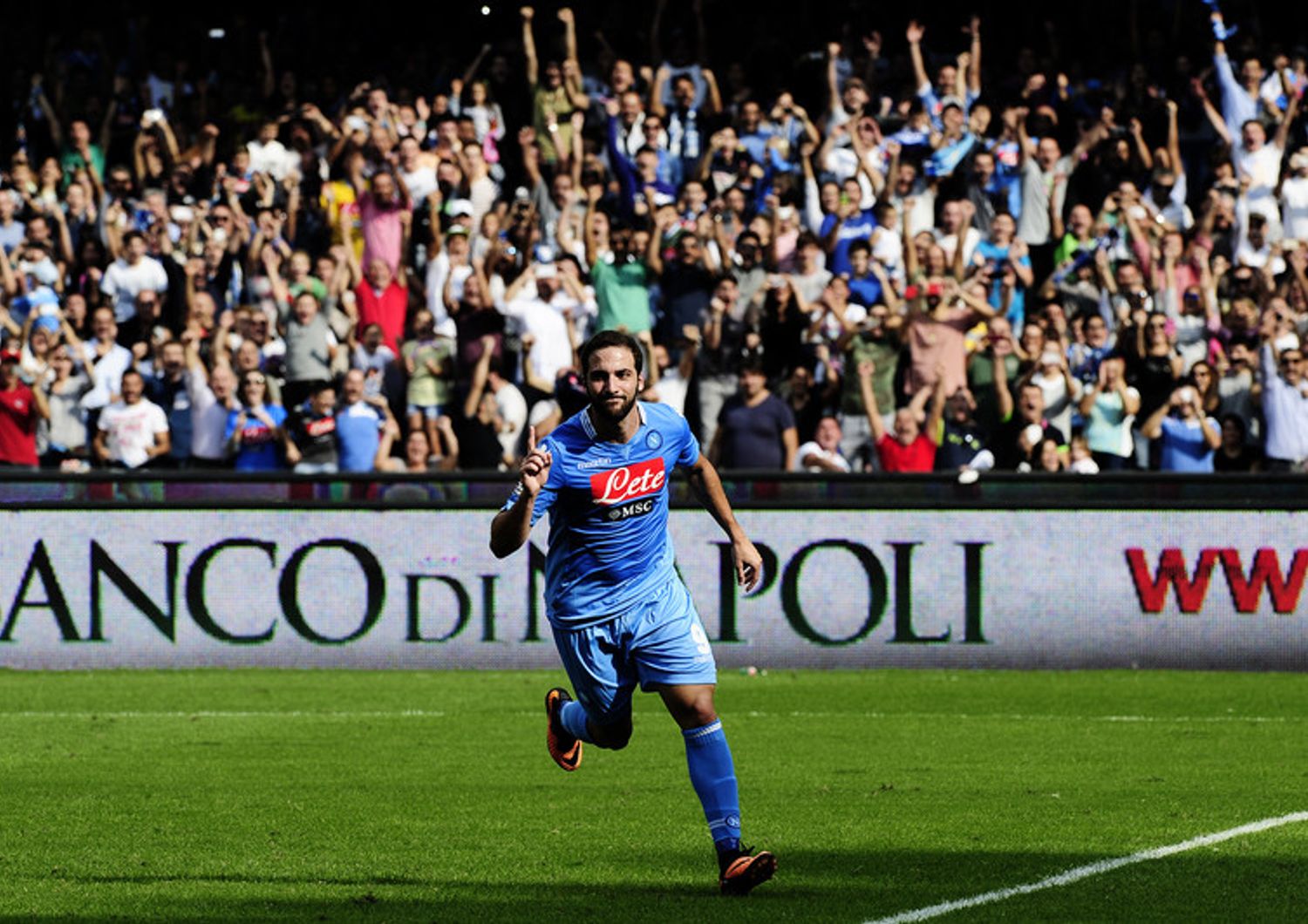 Higuain con la maglia del Napoli (2013) (Afp)&nbsp;