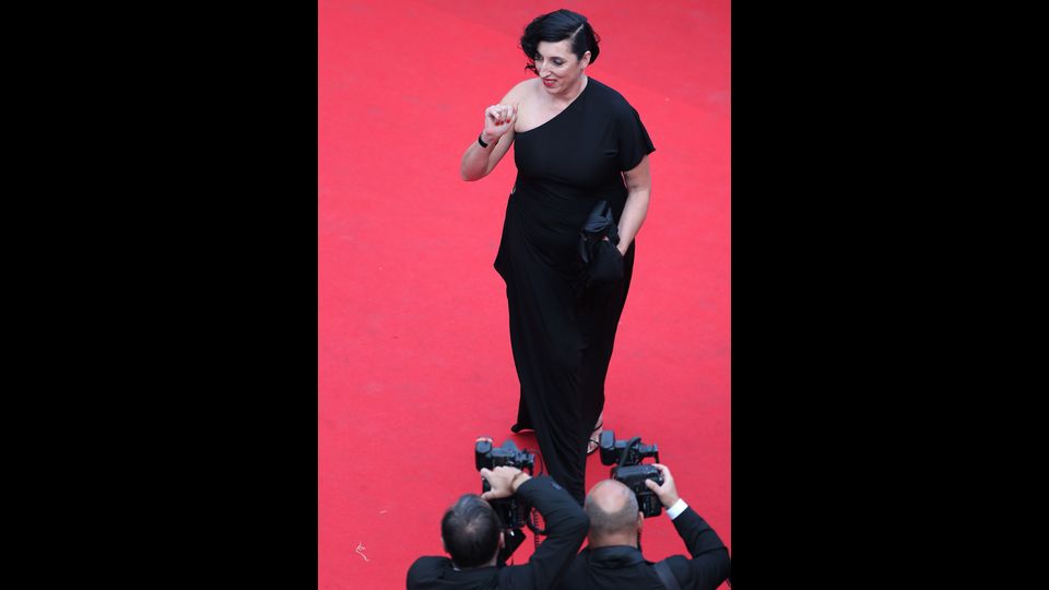 Rossy De Palma con un monospalla scuro troppo aderente per i suoi chili di troppo (Afp)