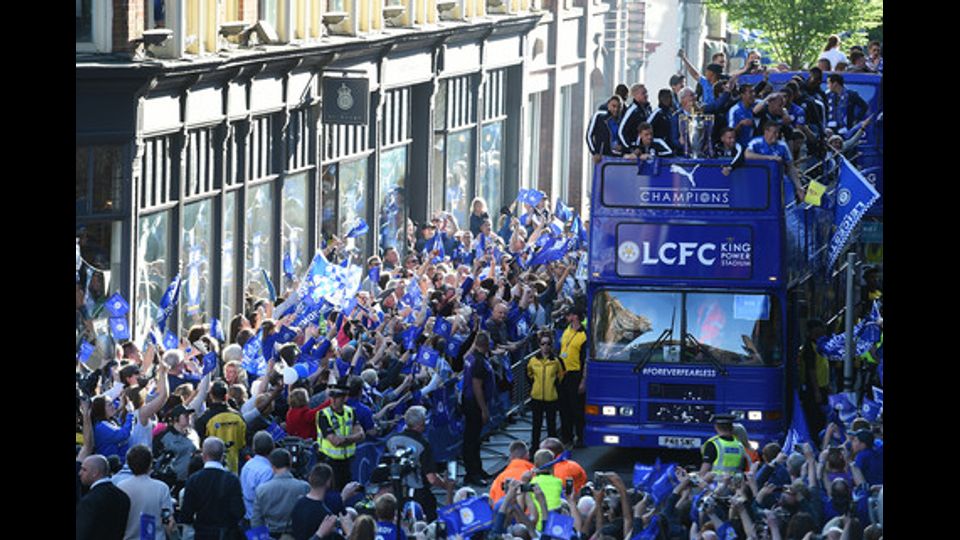 Leicester, la festa continua. In scena la parata trionfale (Afp)