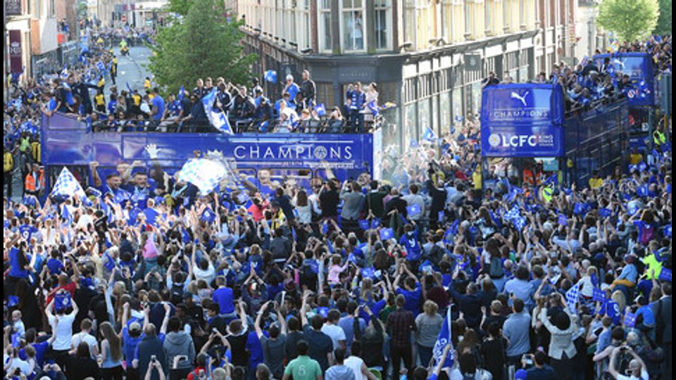 Leicester, la festa continua. In scena la parata trionfale (Afp)