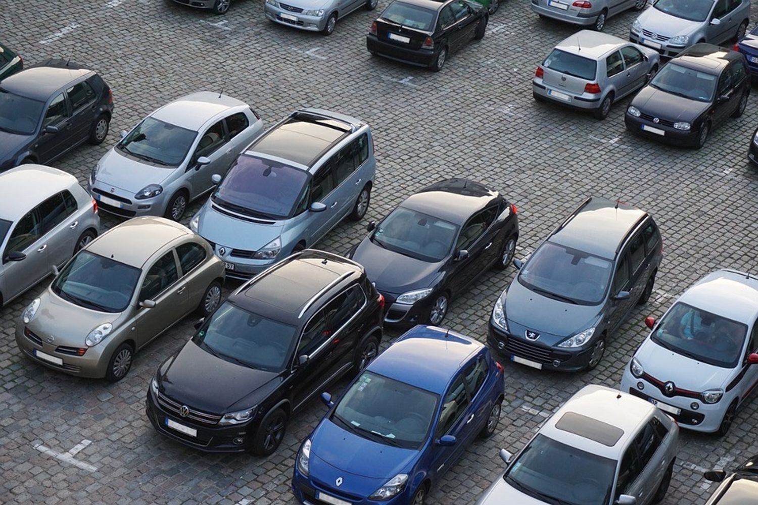 &nbsp;Parcheggio auto veicoli automobili - pixabay
