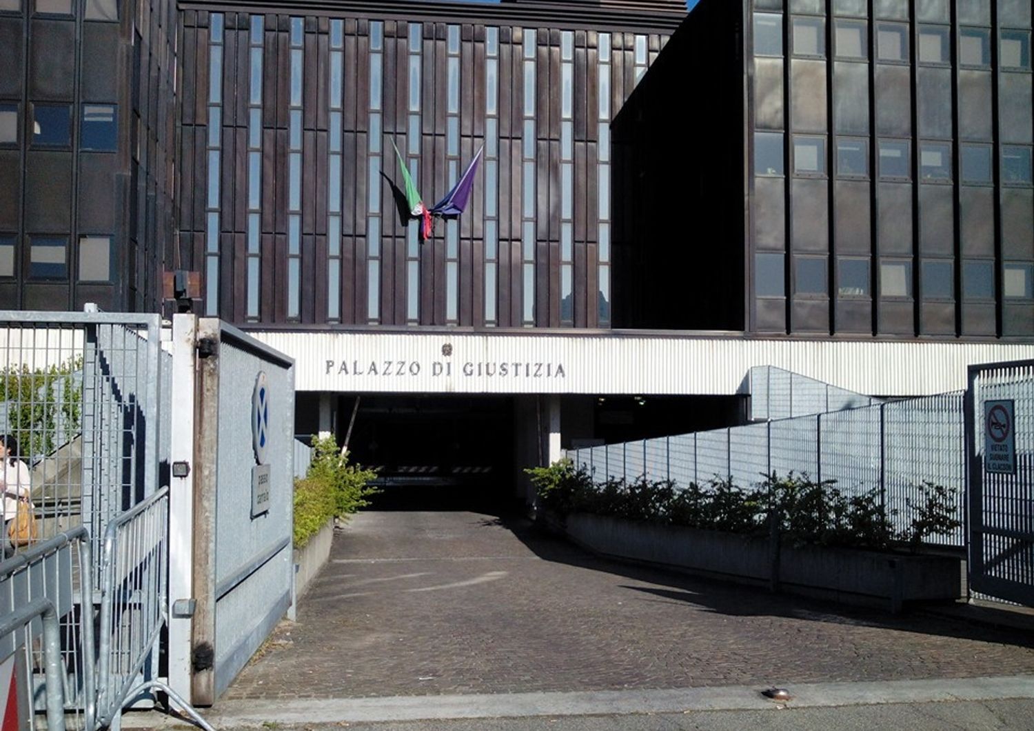 &nbsp;Palazzo di giustizia tribunale di Bologna - fb