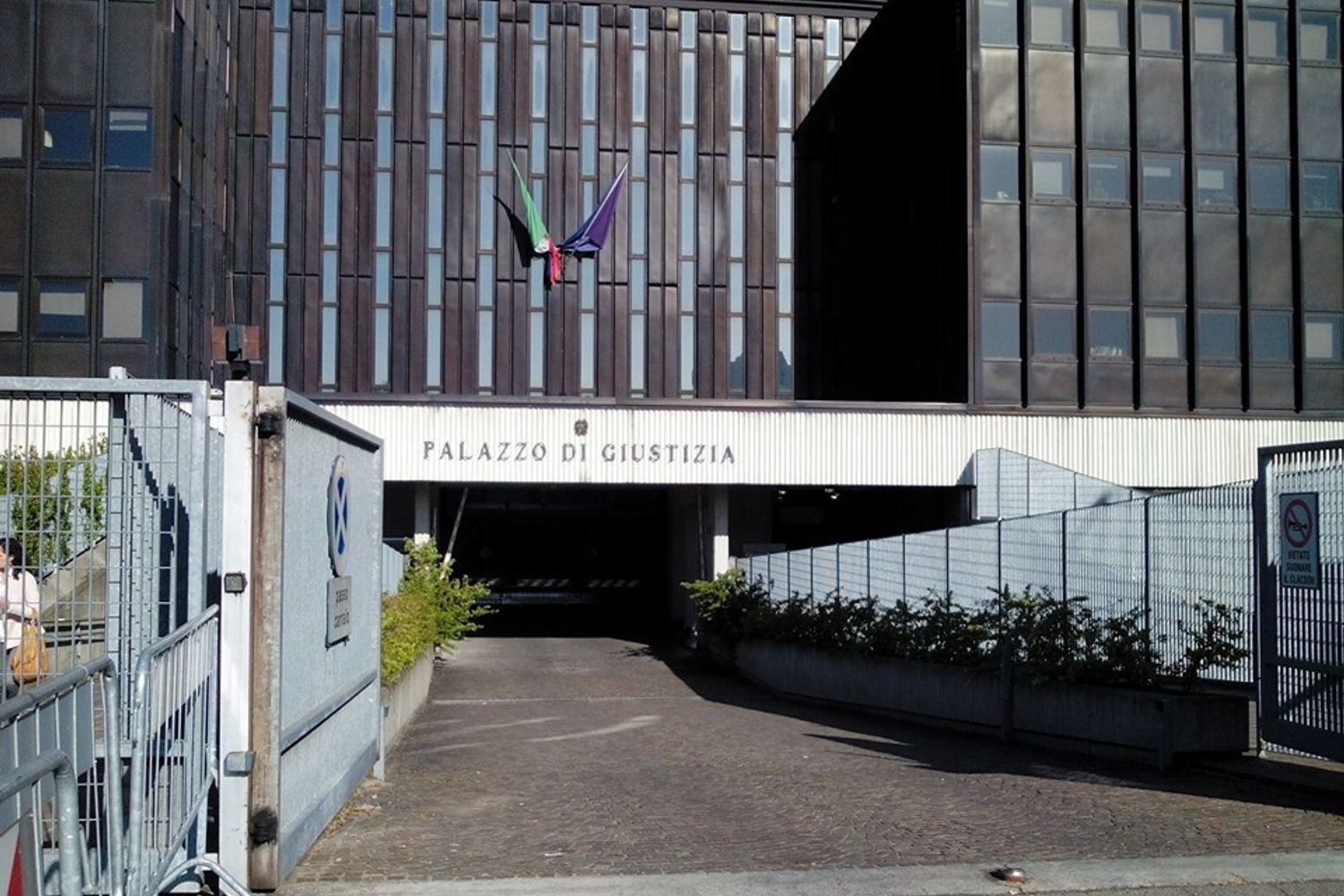 &nbsp;Palazzo di giustizia tribunale di Bologna - fb