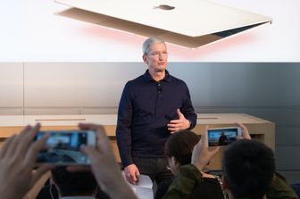 &nbsp;Tim Cook