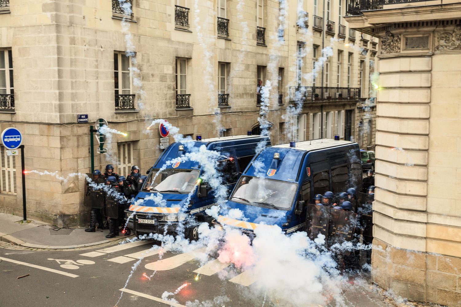 &nbsp;scontri parigi